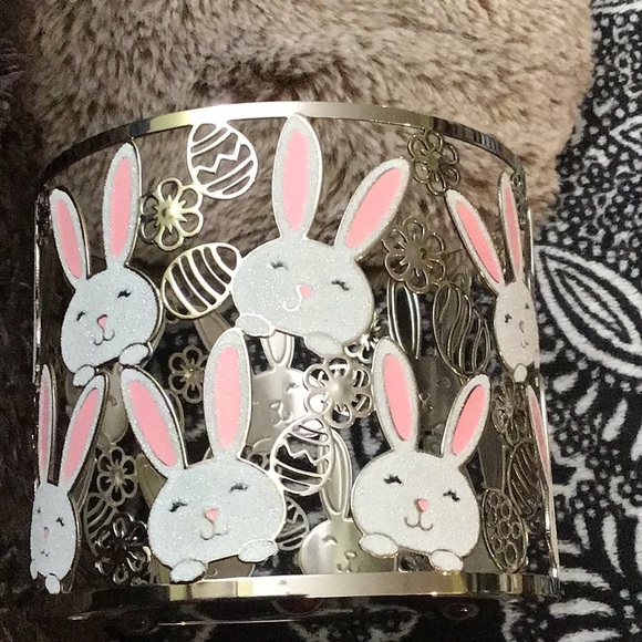 🐰 🐰 Bath and body works 2022 Easter bunnies 3 wick candle holder - Picture 2 of 3